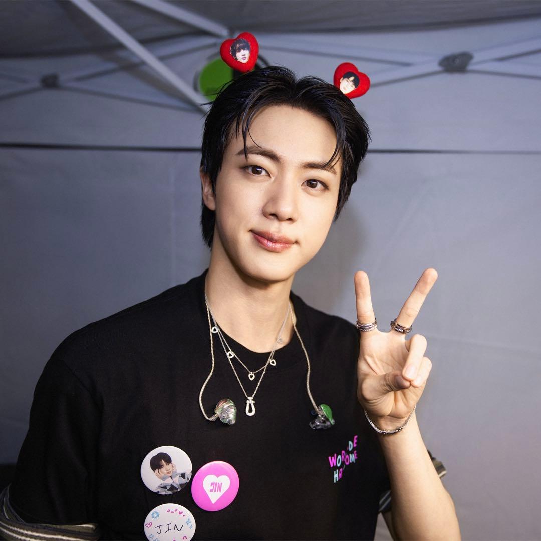 BTS ジン RUNSEOKJIN Japan JIN カプセルトイ 缶バッジ
