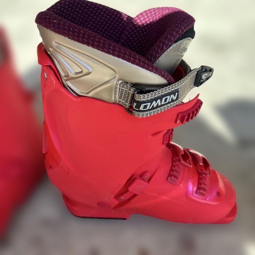 SALOMON 女性用スキー用ブーツ レッド