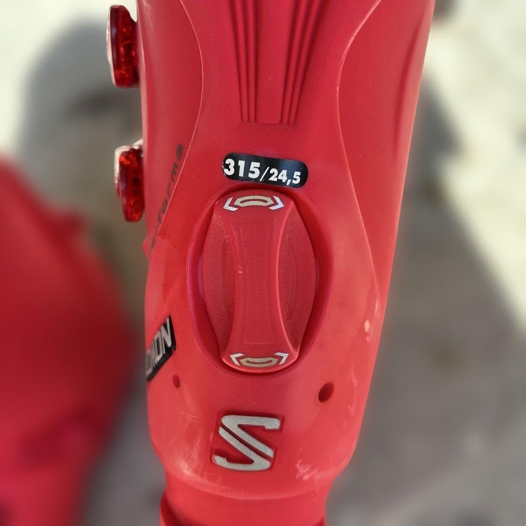 SALOMON 女性用スキー用ブーツ レッド
