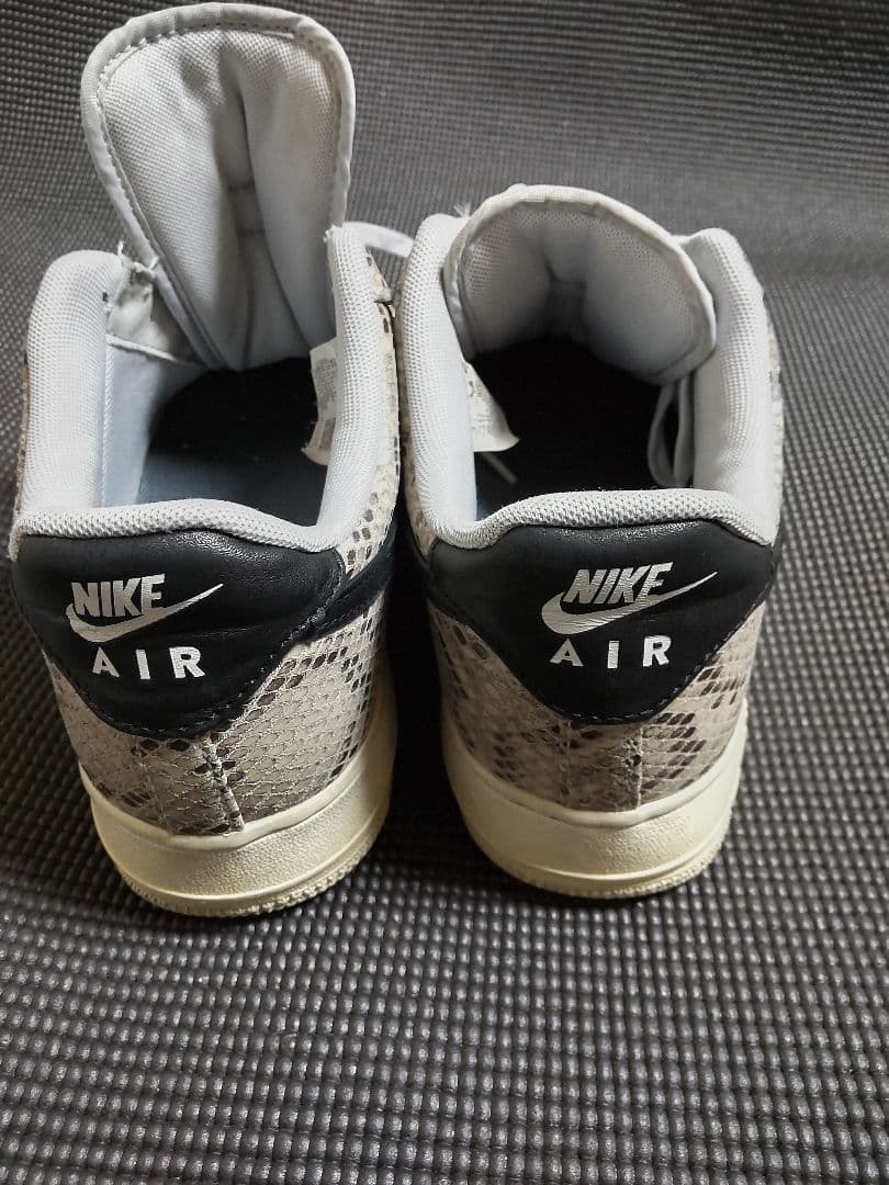 Nike Air Force 1 プレミアムスネークスキン　値下げ