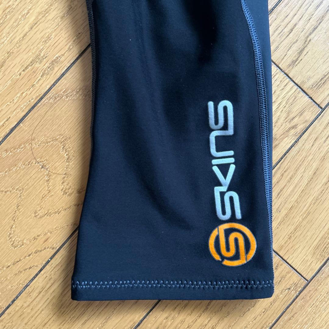 ◾️skins◾️400Sシリーズ◾️メンズ◾️Mサイズ◾️サイズが合えばお買い得◾️上下◾️