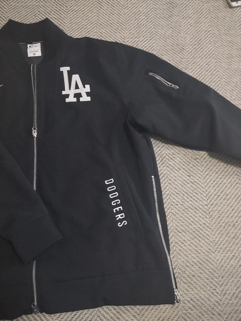 Nike Los Angeles Dodgers ボンバージャケット　ブラック