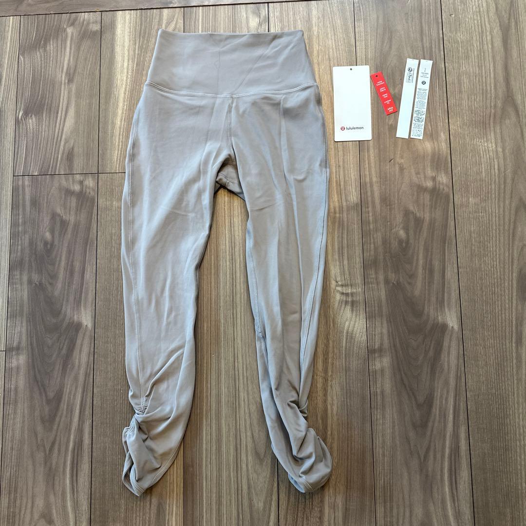 ルルレモン Align™ ルーシュペタルヘムタイツ レギンス　ヨガウェア