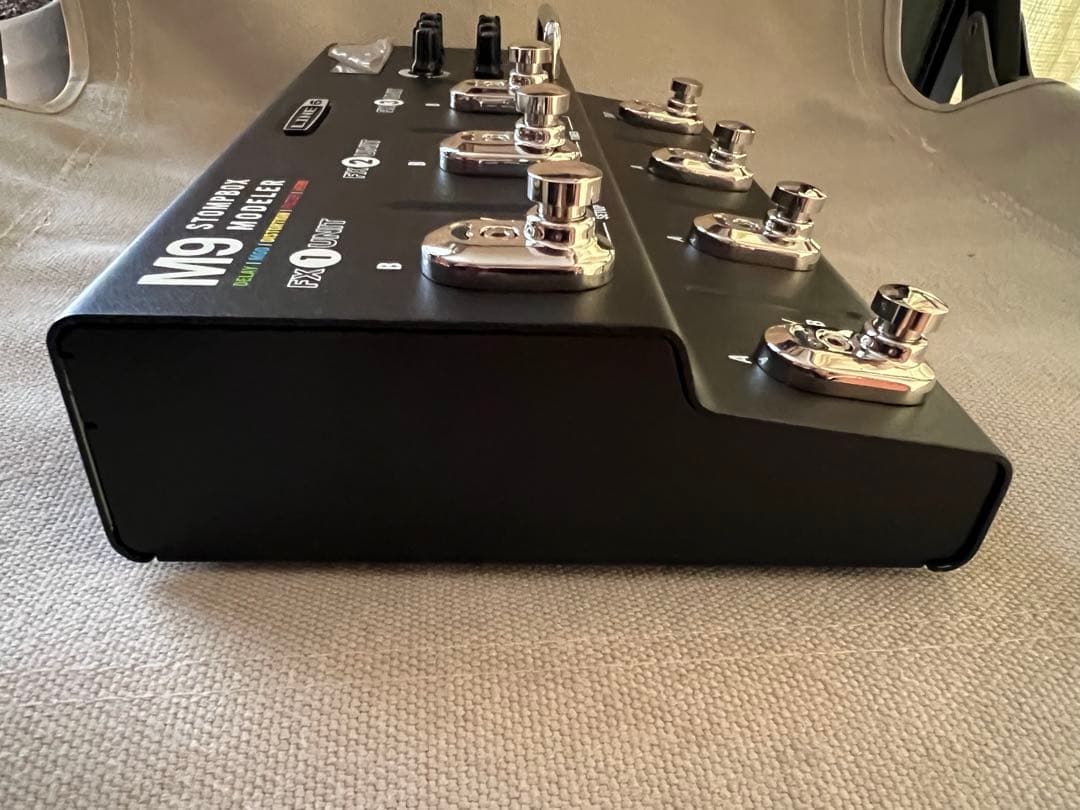 ギター LINE6 M9 Stompbox Modeler