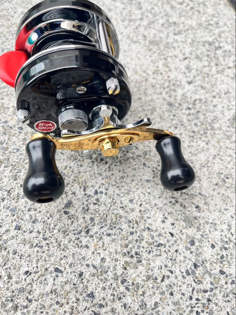 ABU 4600cベイトリール 黒 金属製 ジャンク品