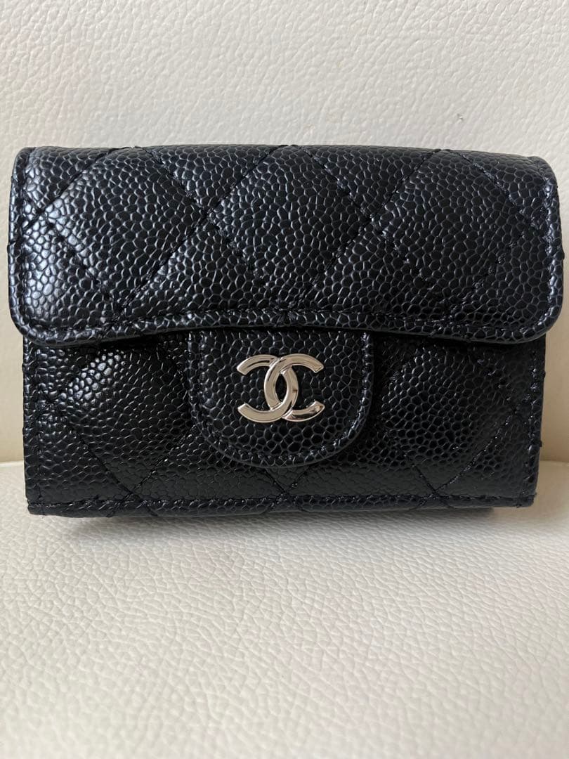 CHANELノベルティキャビアスキンコンパクト三つ折り財布シルバー金具