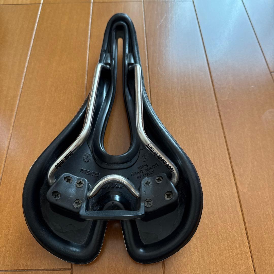 Selle SMP HELL サドル