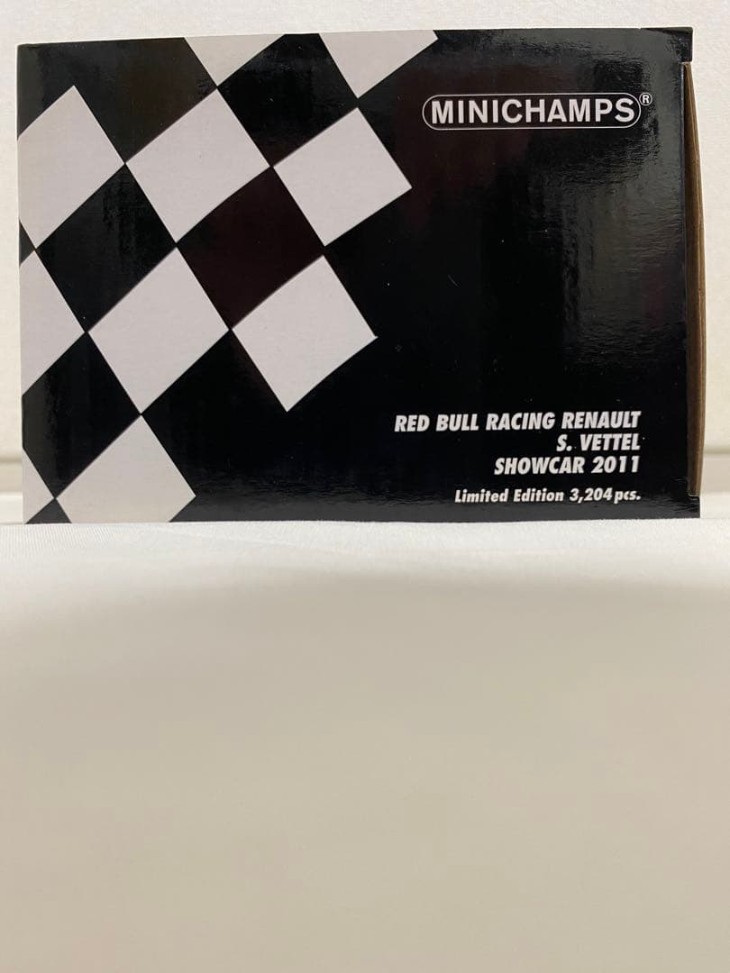 ミニチャンプス 1/18 レッドブル S.ベッテル 2011 ショーカー