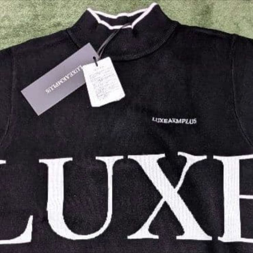 【新品】LUXEAKMPLUS ビッグロゴモックネックニット XLサイズ