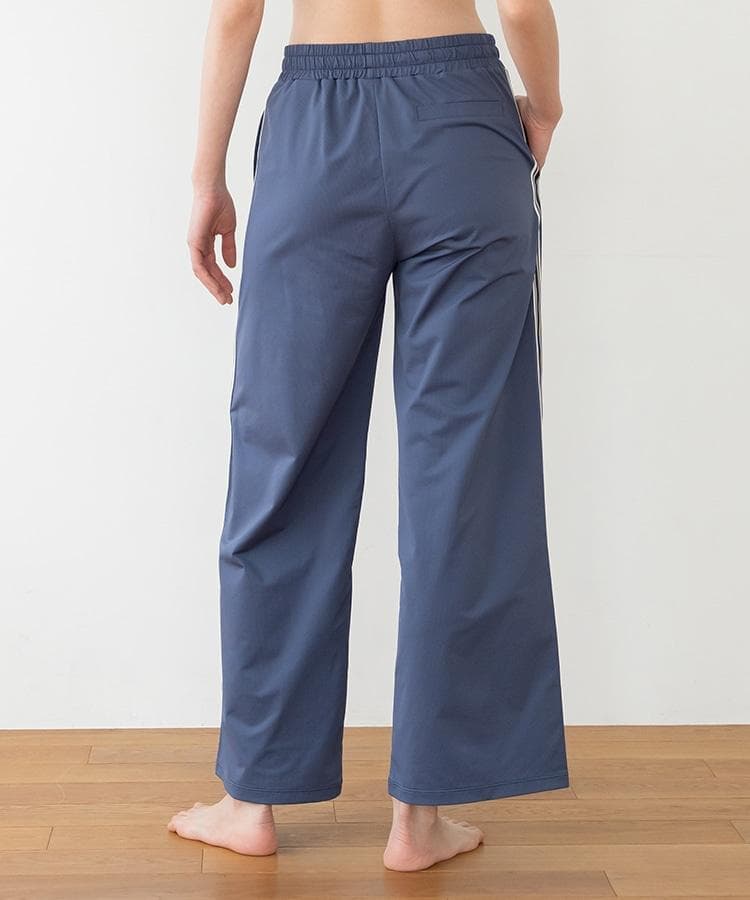 【SUKALA】ライントラックパンツ Mサイズ　新品、未開封