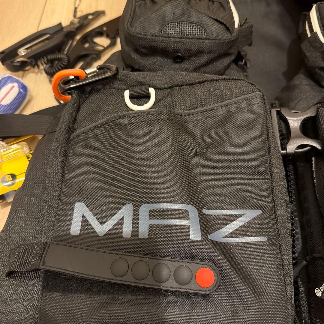 マズメ　ライフジャケット　(メジャー、フィッシュグリップ、プライヤー付き)