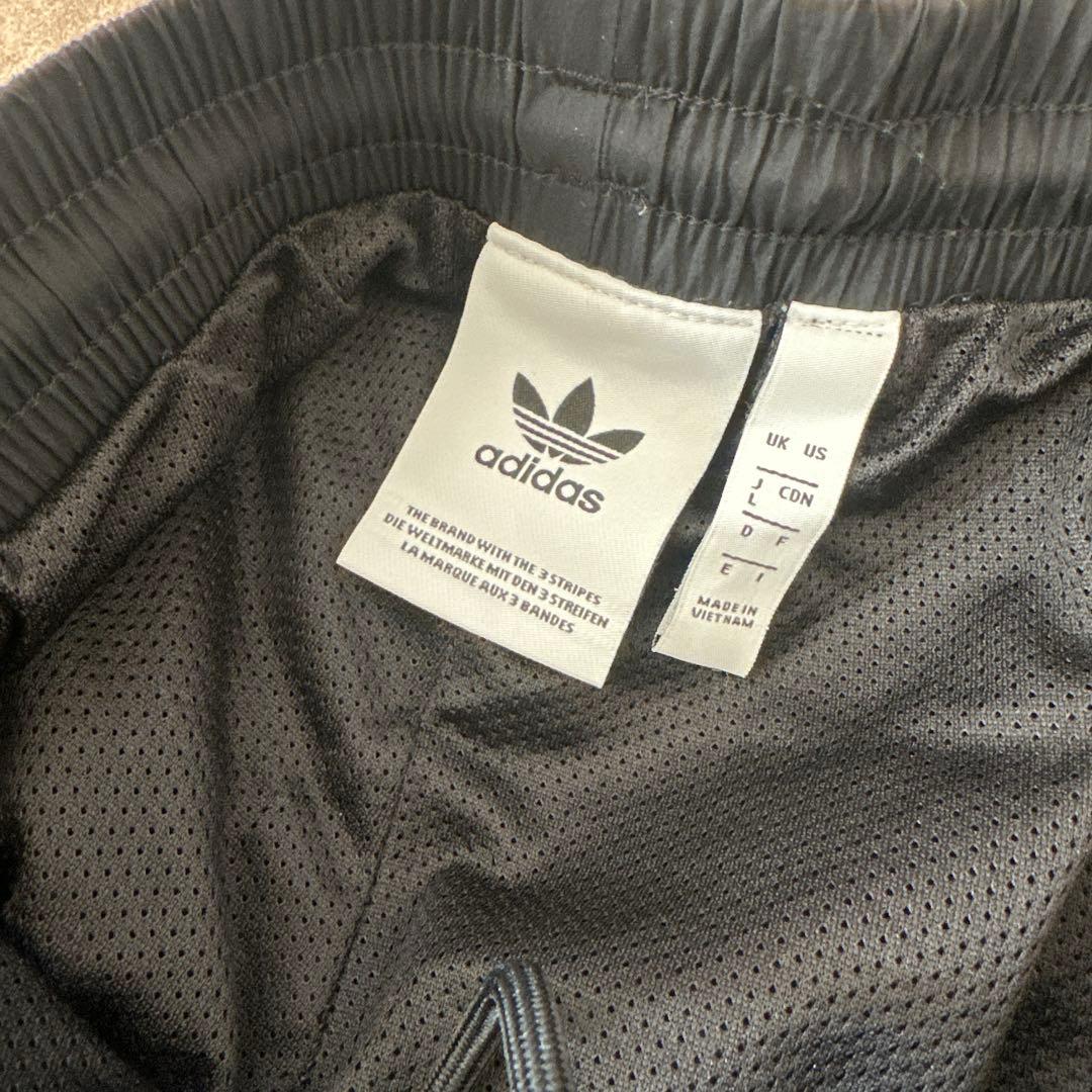 adidas ブラック ナイロン　ジャージ上下セット Lサイズ