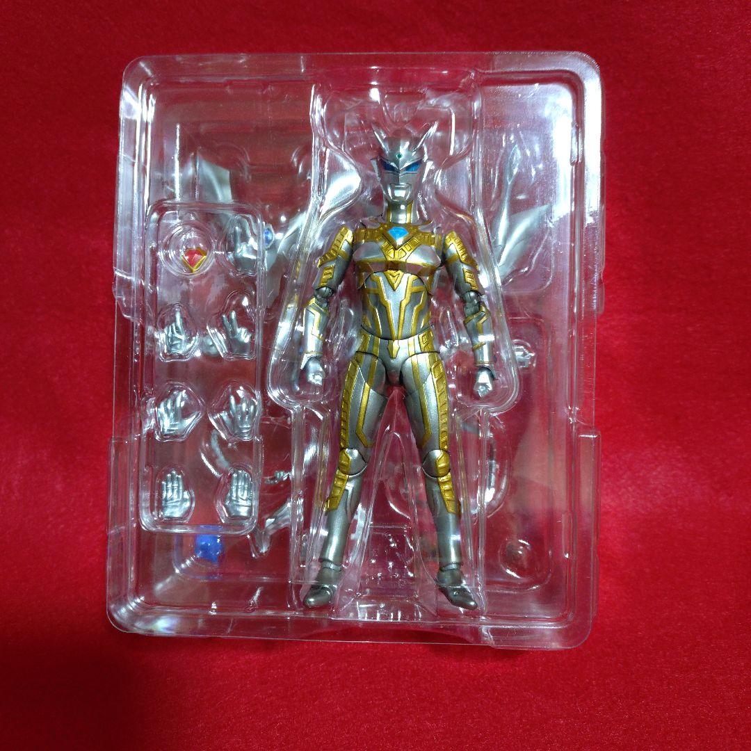 S. H.Figuarts ウルティメイトシャイニング　ウルトラマンゼロ