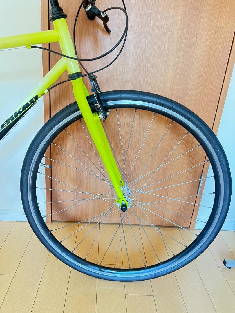 PHERKAD（フェルカド）クロスバイク　白系　シマノ外装6段変速　引取専用