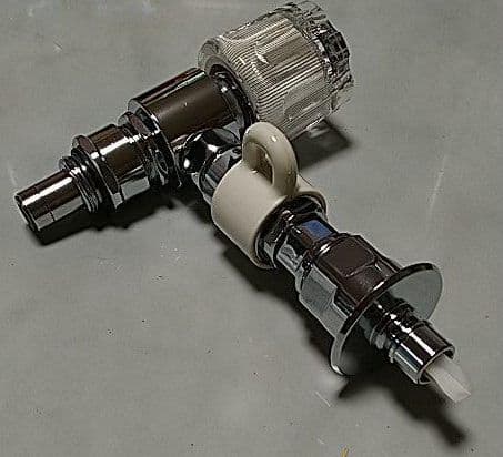 新品 TOTO EDUB300E5R（R）分岐金具（2ハンドル・単水栓用）