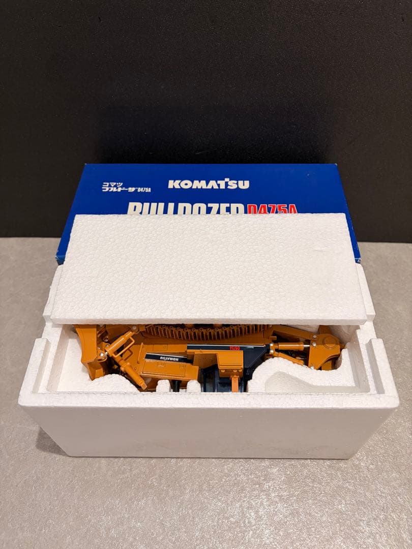 コマツ Komatsu D475A ブルドーザ 1/50 スケールモデル 未使用