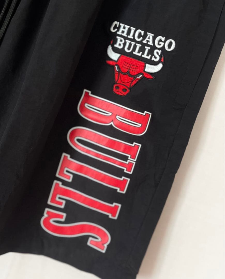 ☆新品☆M CHICAGO BULLS ショートパンツ　NBA バスケ　海外