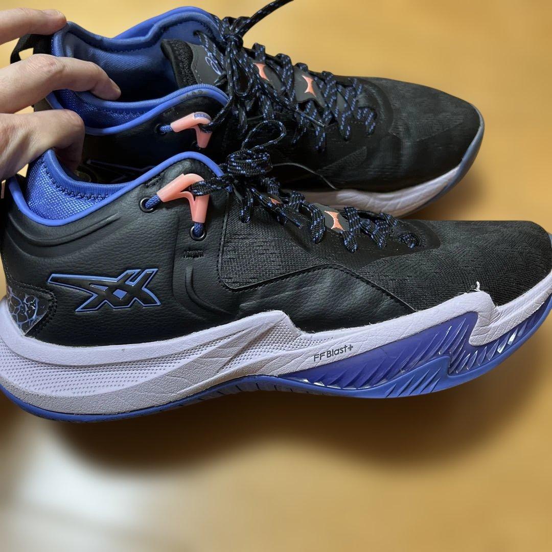 バスケットシューズ NOVA SURGE LOW 2 ブラック/ブルー