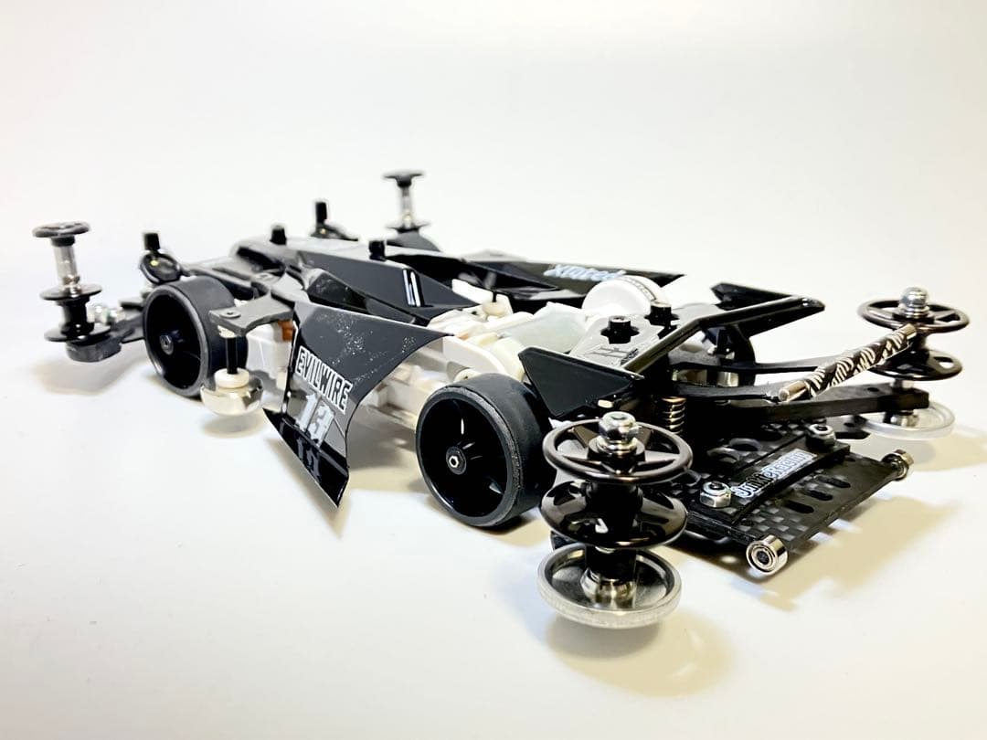 ミニ四駆完成品　シロクローモデルVZ full customネオファルコン