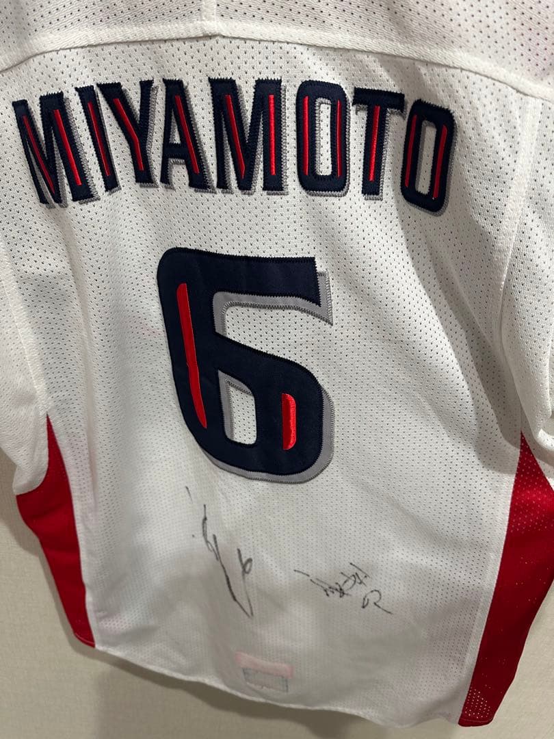宮本慎也　サイン入りユニホーム　ヤクルトスワローズ　雄平