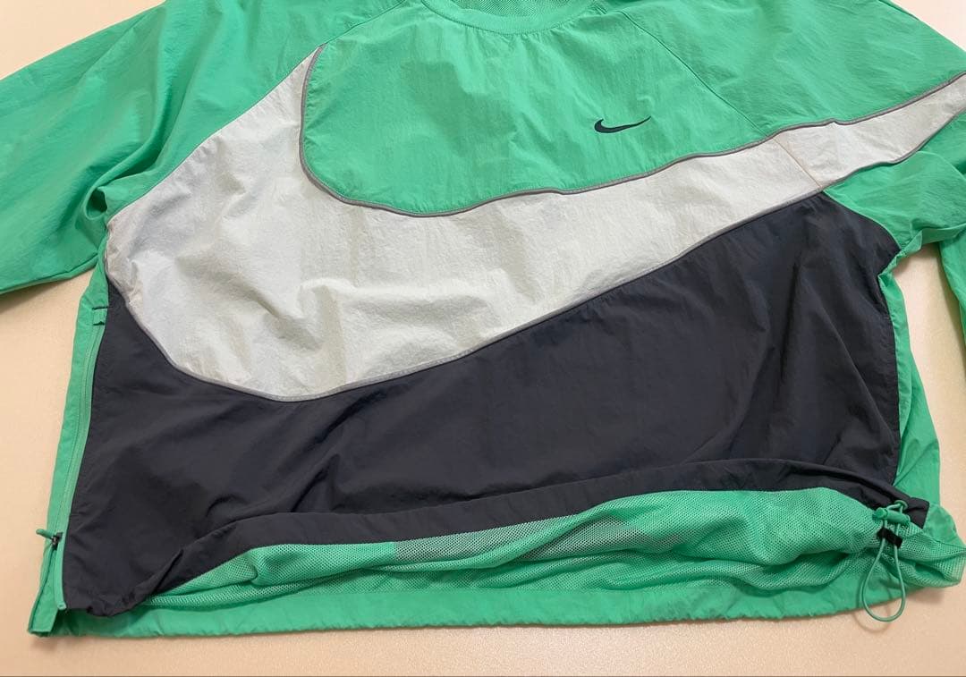 NIKE ビッグスウォッシュナイロンプルオーバー　裏地メッシュ　XXLサイズ