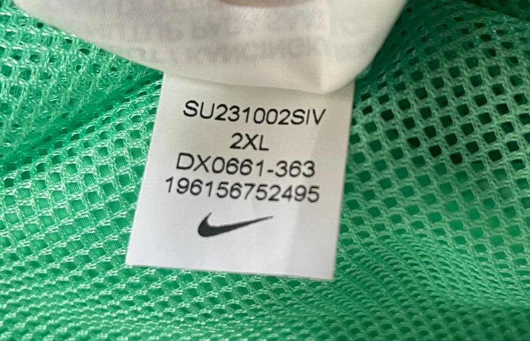 NIKE ビッグスウォッシュナイロンプルオーバー　裏地メッシュ　XXLサイズ