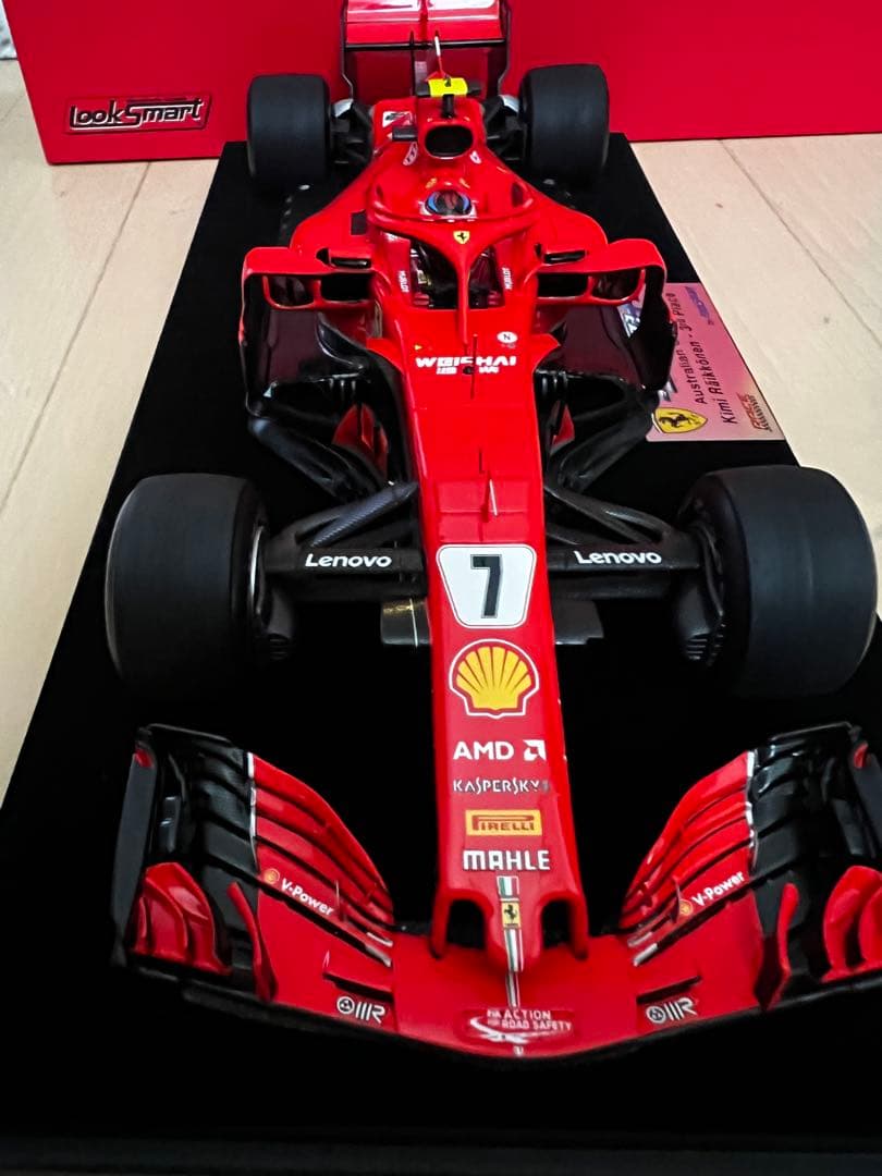 美品 1/18 ルックスマート ライコネン フェラーリ SF71-H 2018