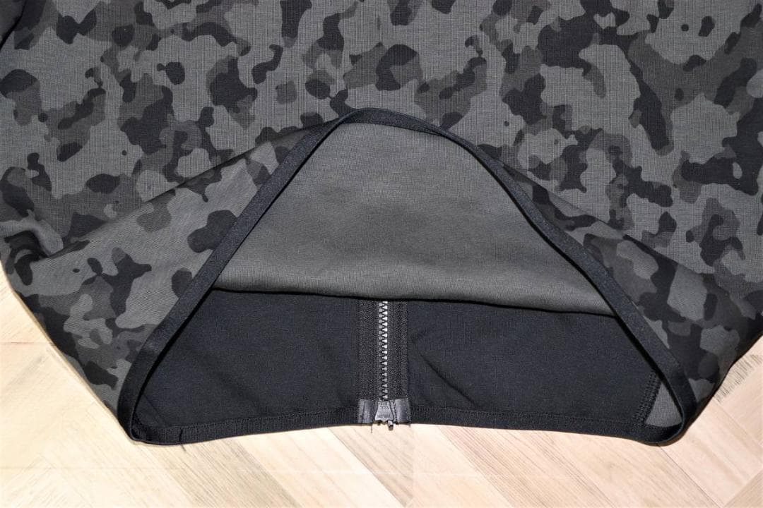 新品 ナイキ テックフリース カモフラ　Ｓサイズ　　 併