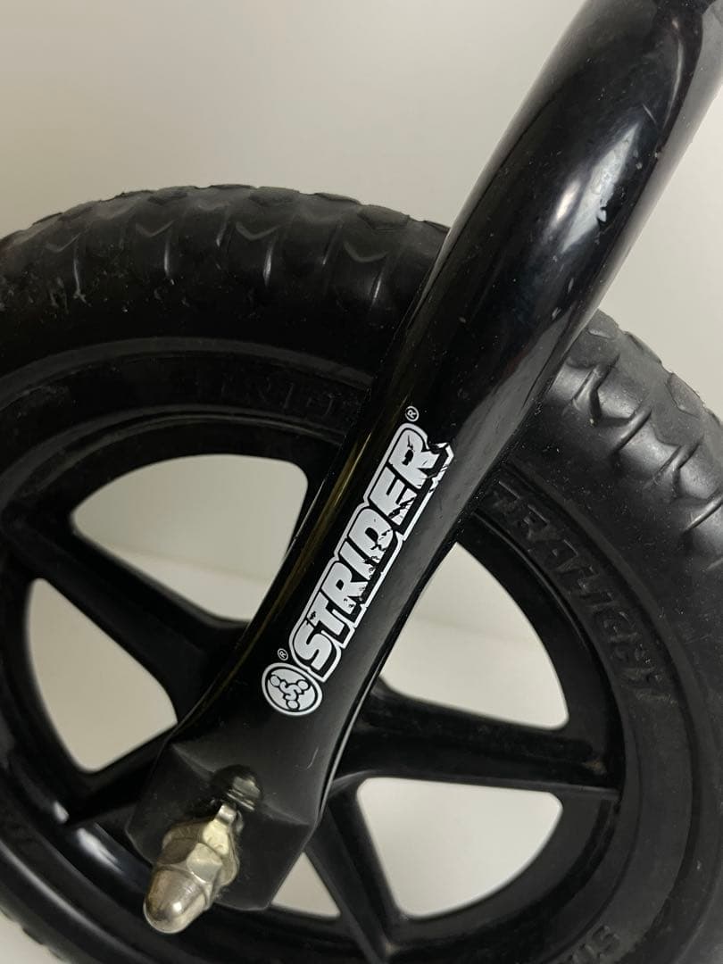 ストライダー クラシック レッド 12インチ 日本正規品 キックバイク　シンプル