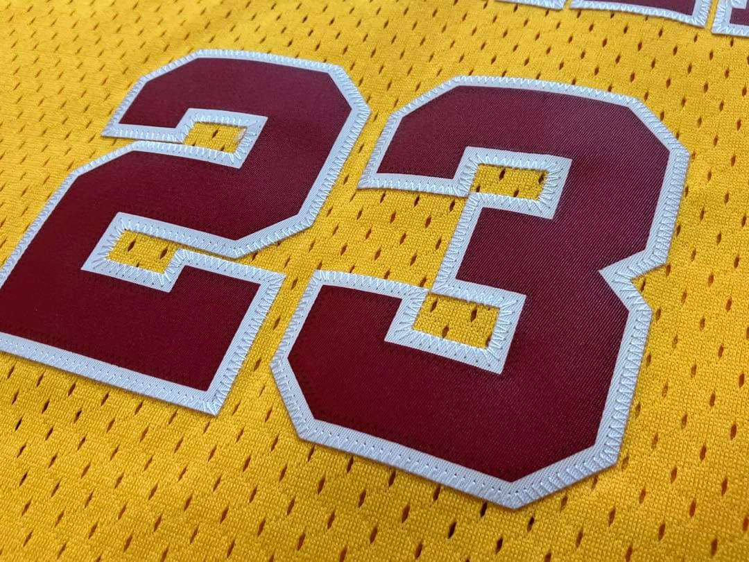 【希少】 NBA　CAVS　JAMES レブロン・ジェームズ 　ユニフォーム　Ｌ