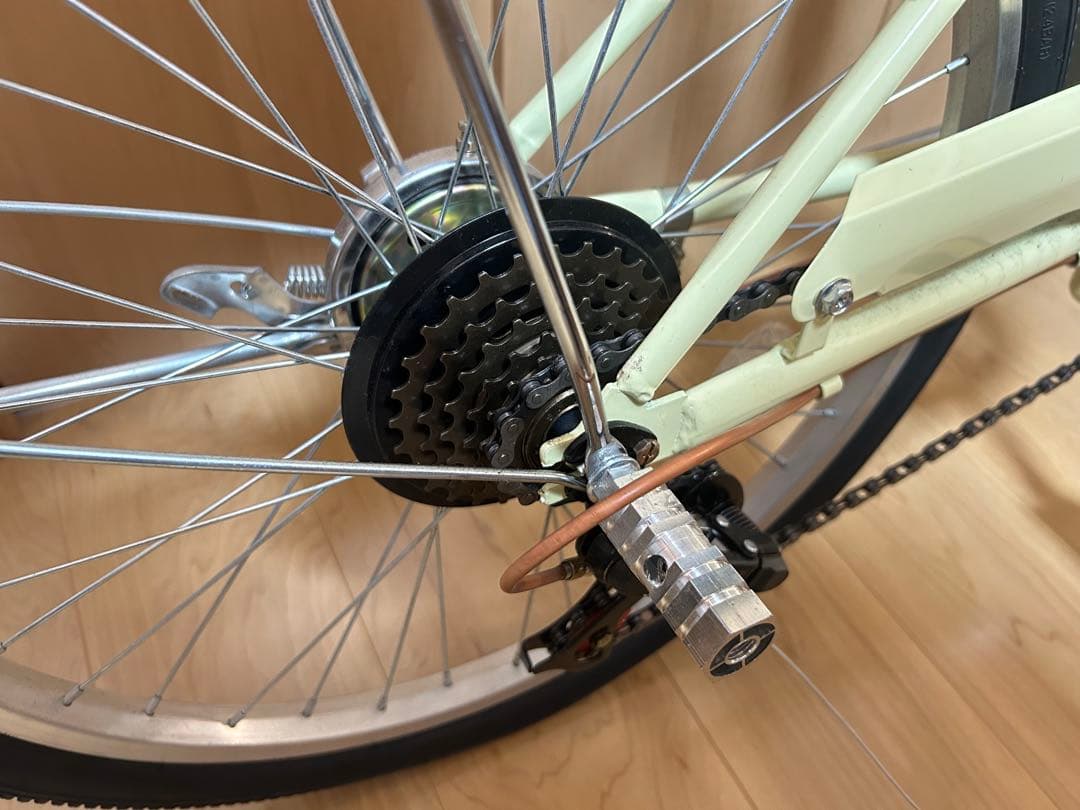 折りたたみ自転車／7ギア／バスケット+キャリア付