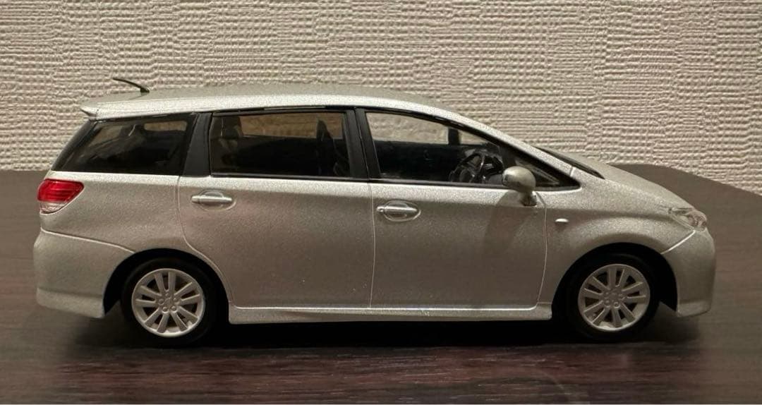 トヨタ　ウィッシュ　カラーサンプル　1/24　非売品　ミニカー