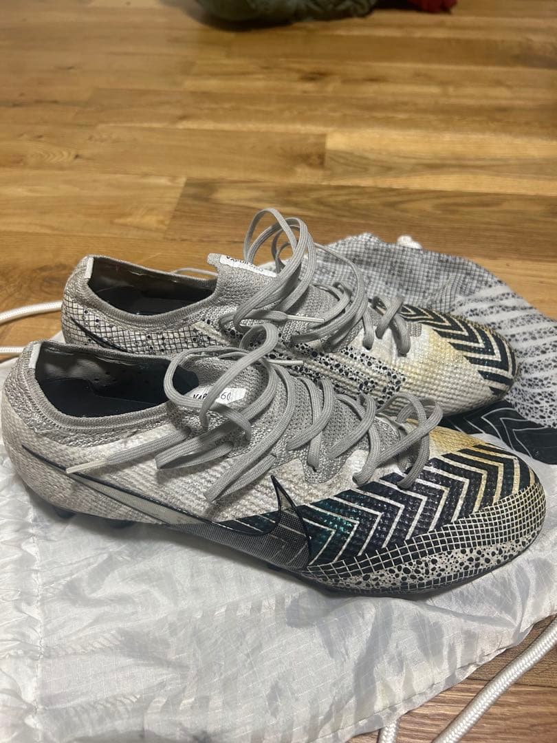 Nike サッカーシューズ ホワイト/ブラック　27.5cm