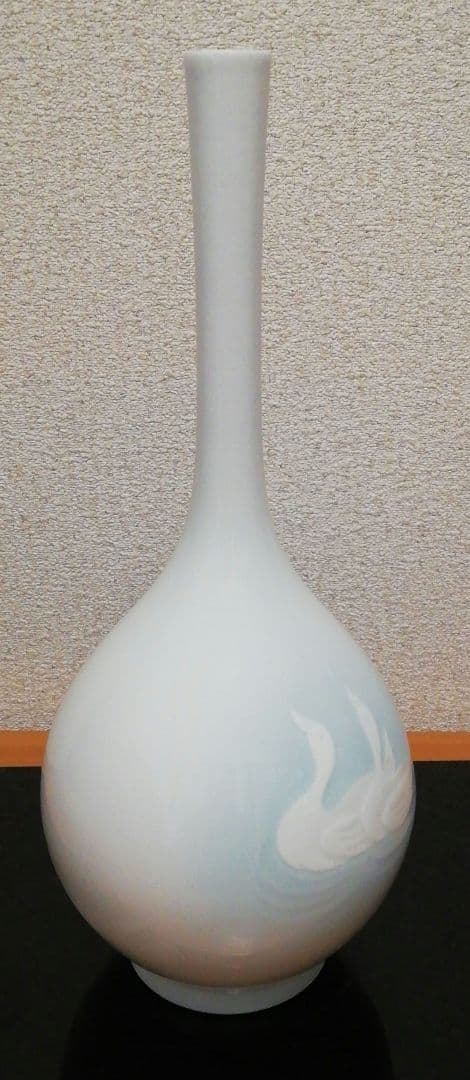 日本工芸会会員　奥川俊右衛門作　青白磁　水鳥文　花入　共箱　略歴付　花瓶