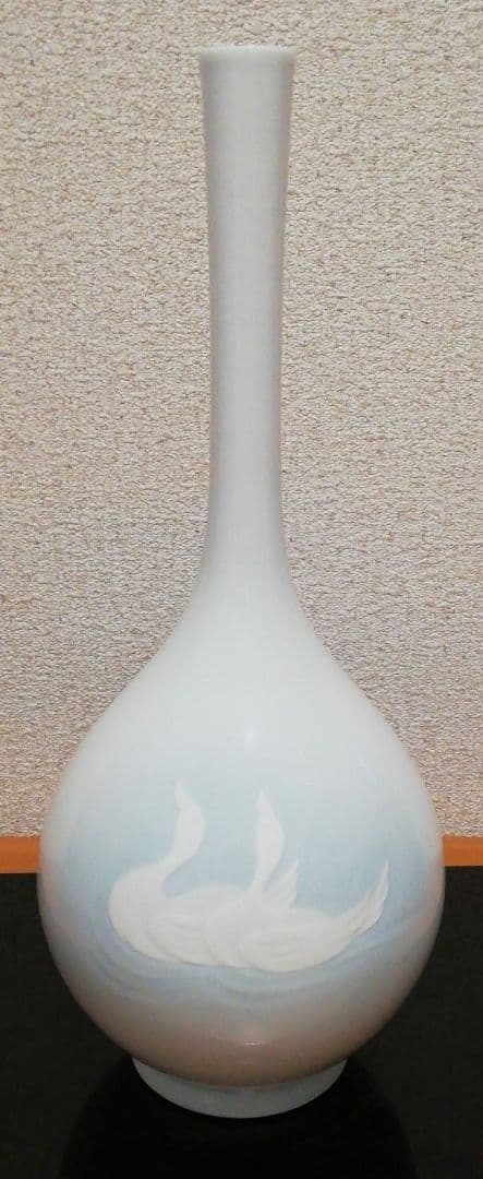 日本工芸会会員　奥川俊右衛門作　青白磁　水鳥文　花入　共箱　略歴付　花瓶