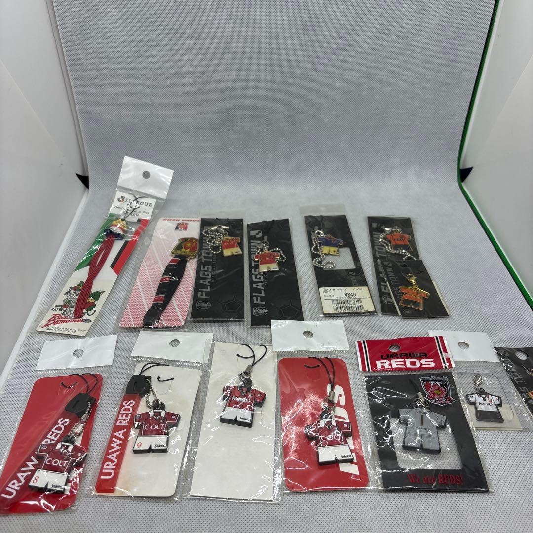 浦和レッズ 応援グッズ ストラップ パスポートケース テッシュケース　貯金箱等