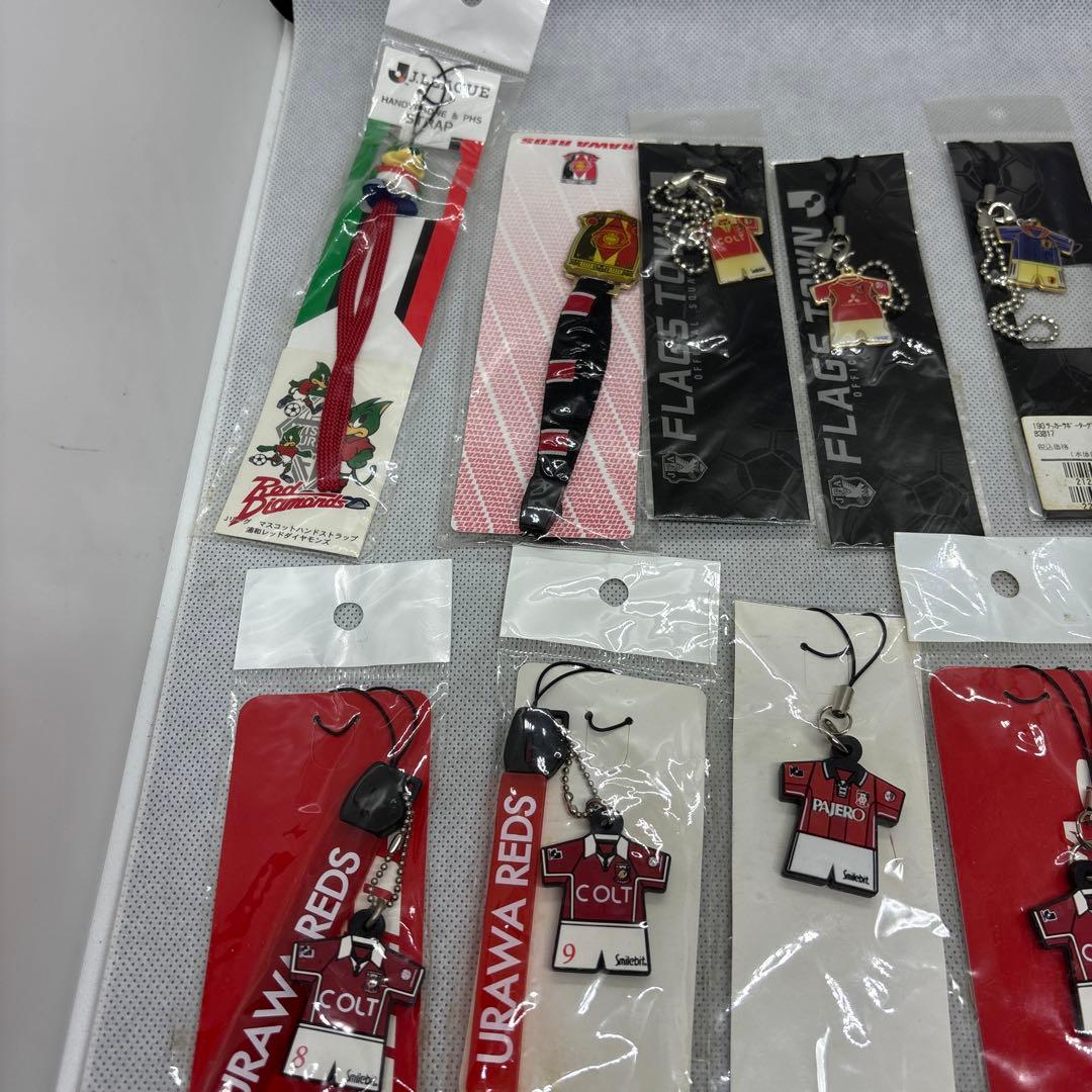 浦和レッズ 応援グッズ ストラップ パスポートケース テッシュケース　貯金箱等