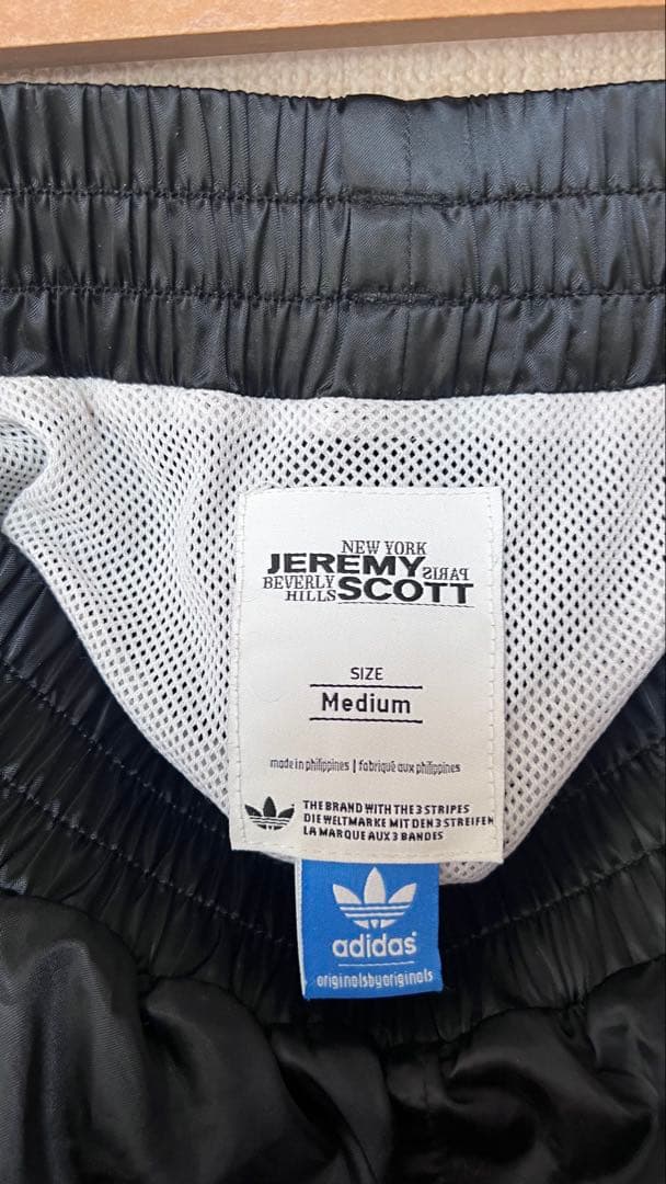 adidas JEREMY SCOTT 3本ライン ショーツ Mサイズ 黒/金