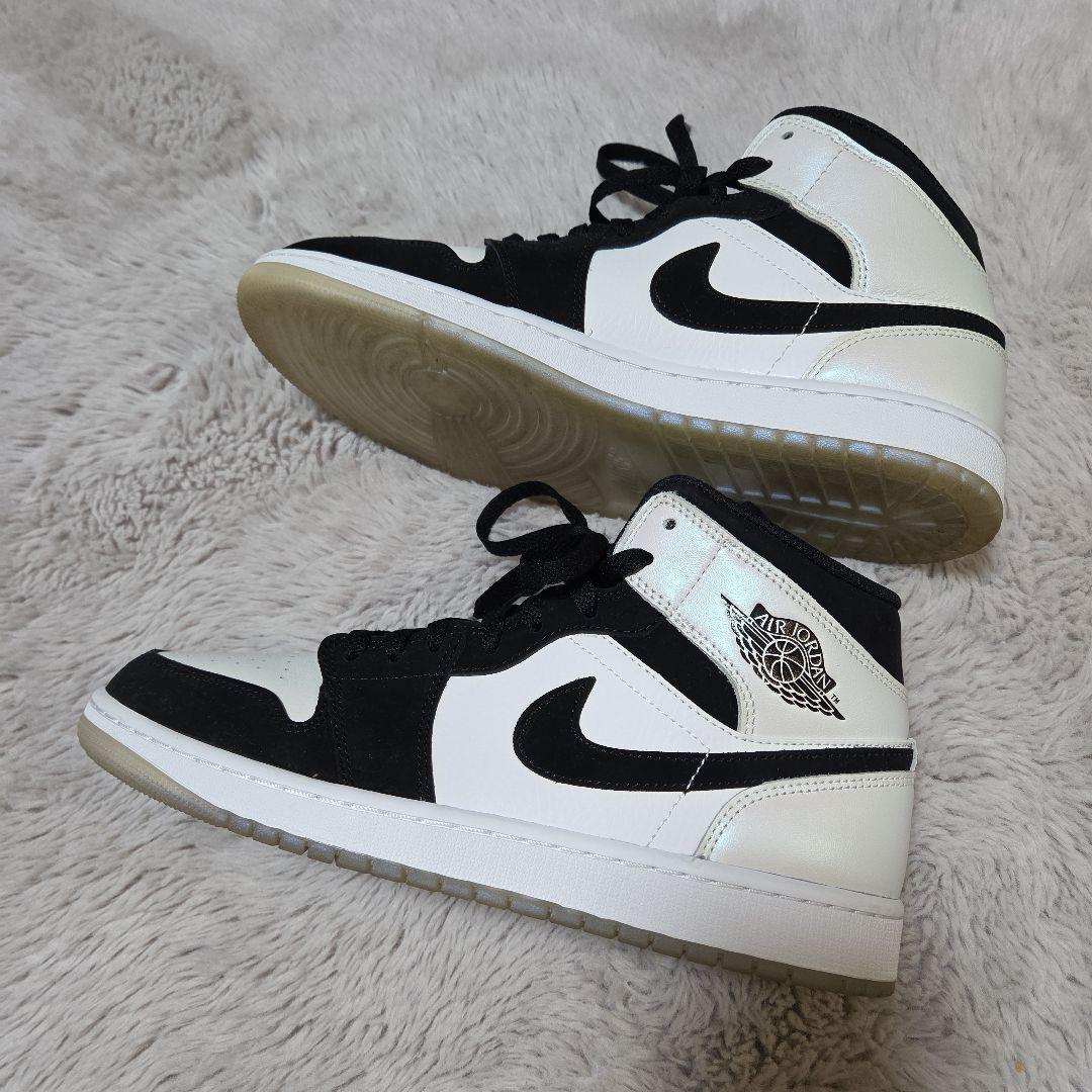 nike air jordan 1 mid se　オメガ　パンダ