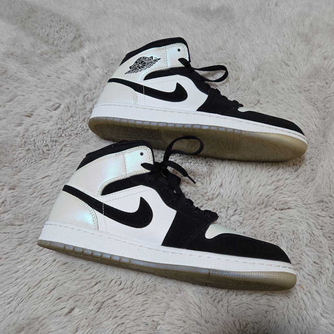 nike air jordan 1 mid se　オメガ　パンダ