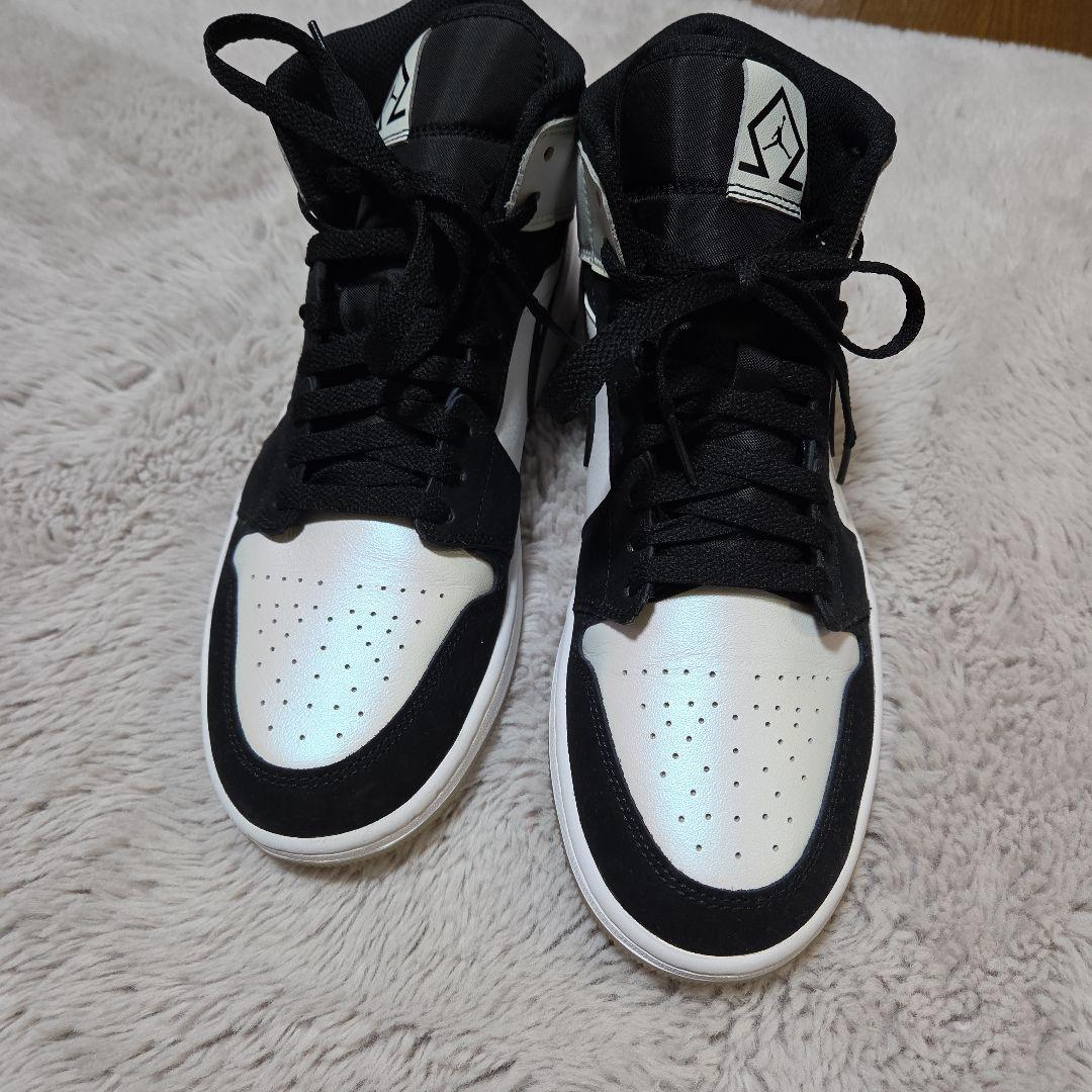 nike air jordan 1 mid se　オメガ　パンダ