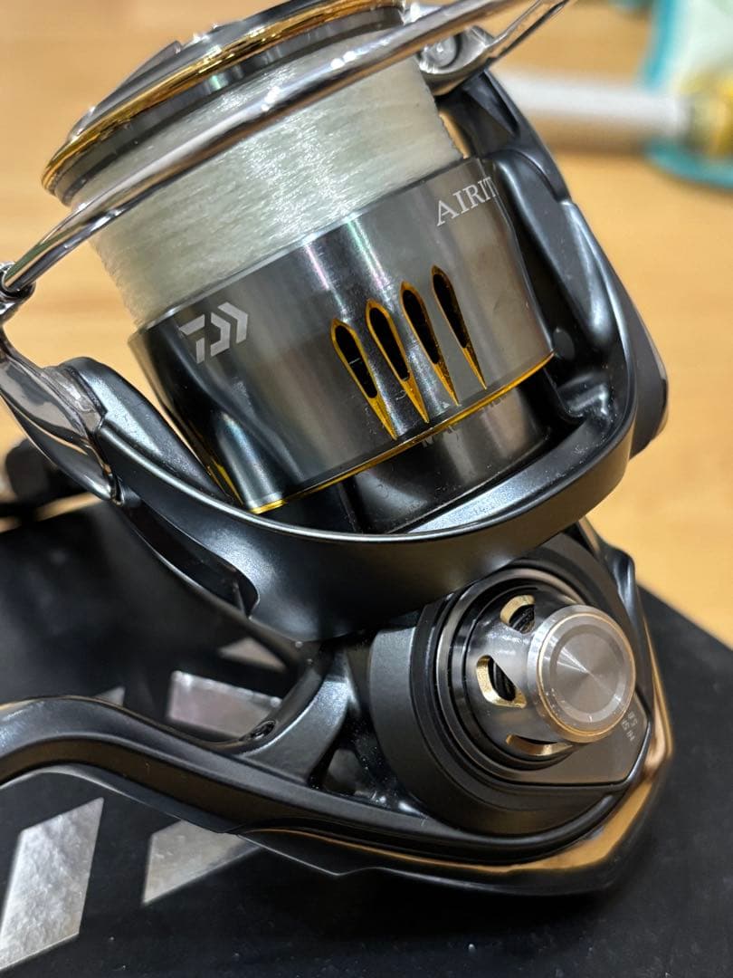 DAIWA 23エアリティ LT2000S-H SLPハンドル