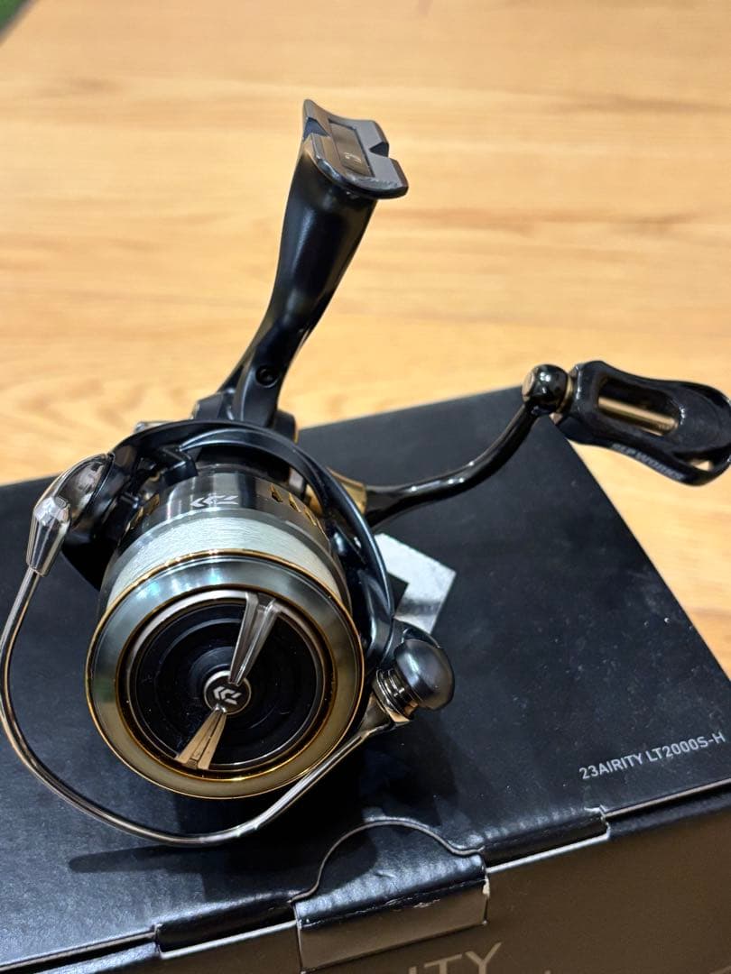 DAIWA 23エアリティ LT2000S-H SLPハンドル