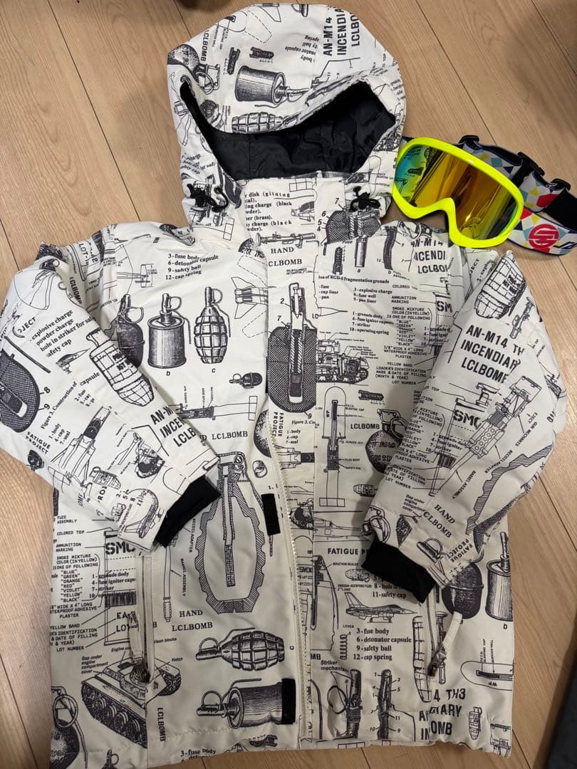 未使用salomonヘルメット　スノーボード　スキー　ウェアセット子ども用