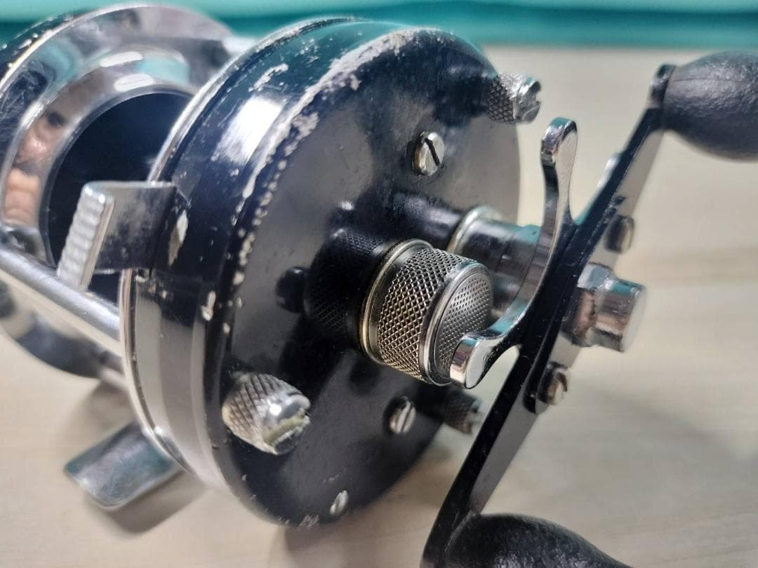 アブガルシア　アンバサダー5000c　ビンテージ　リール abu 黒