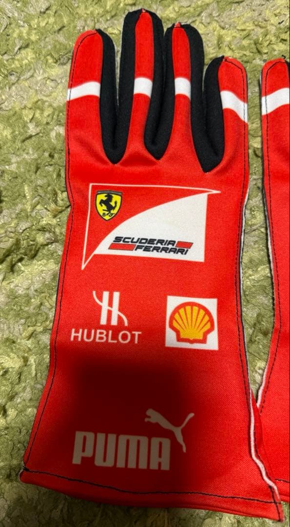 F1 フェラーリ レーシンググローブ PUMA サイン入　レプリカ　①