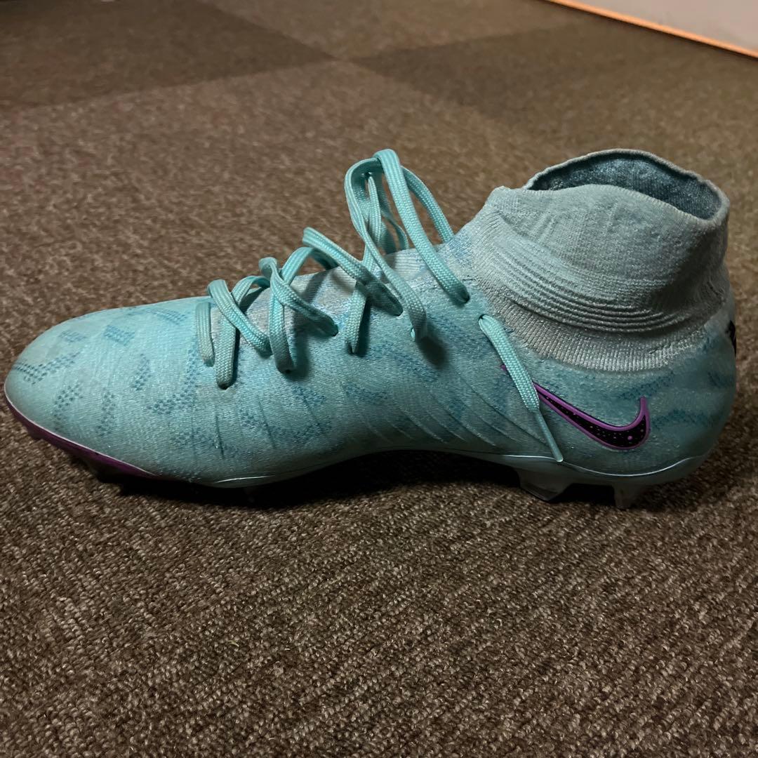 サッカースパイクNIKE ファントム　ルナ　エリート　水色 ハイカット