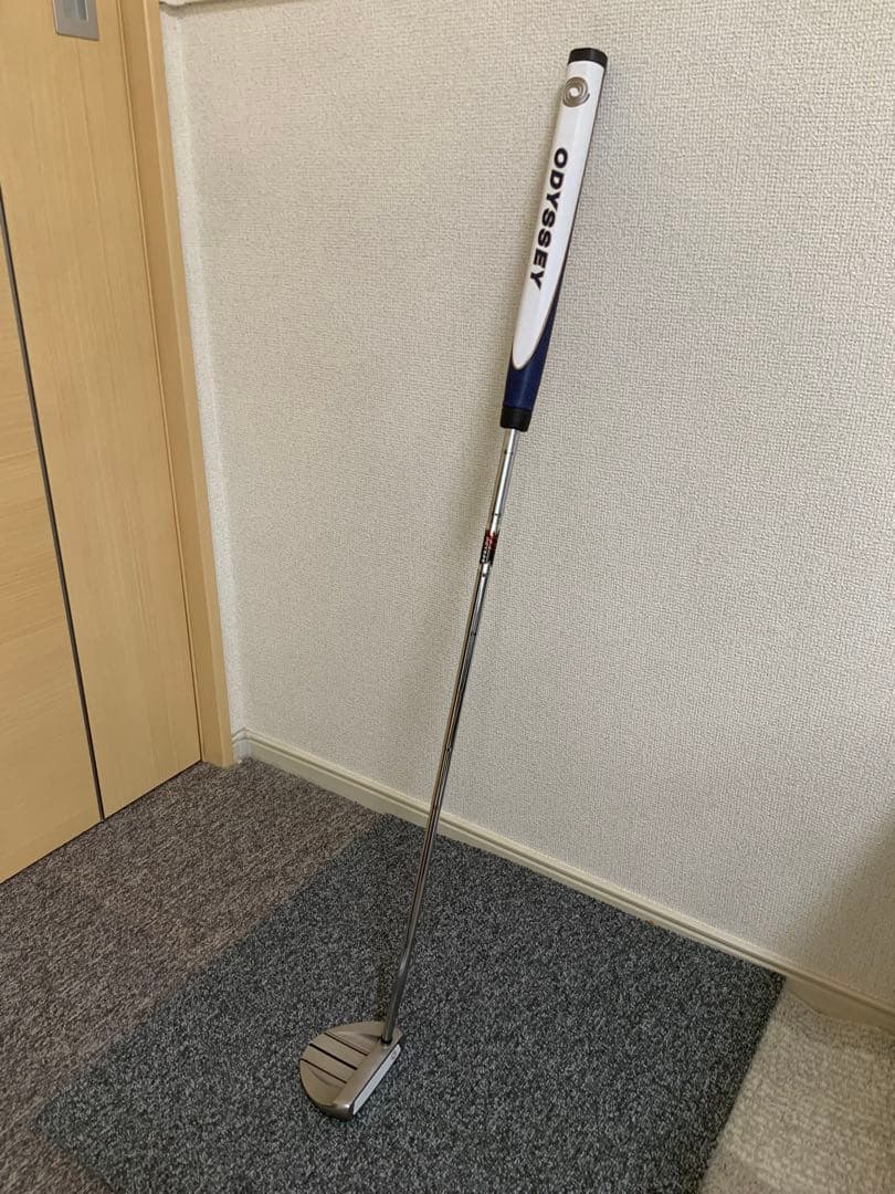 WHITE HOT PRO V-LINE パター