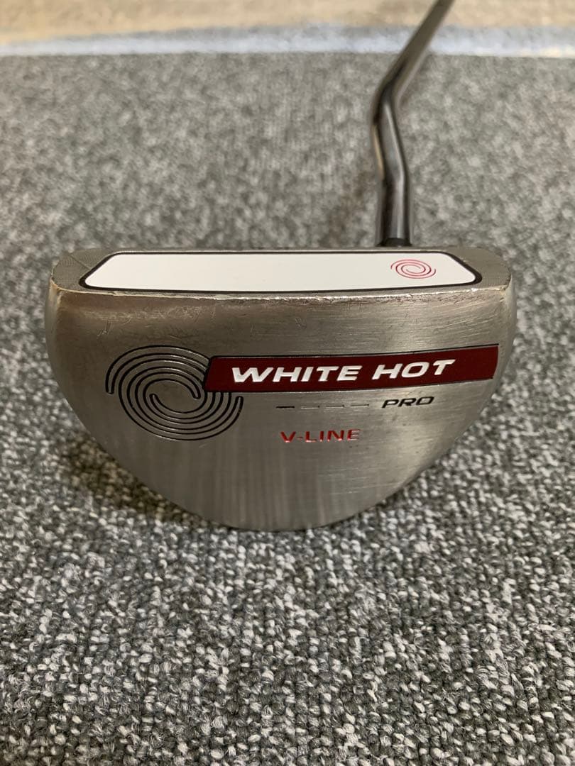 WHITE HOT PRO V-LINE パター