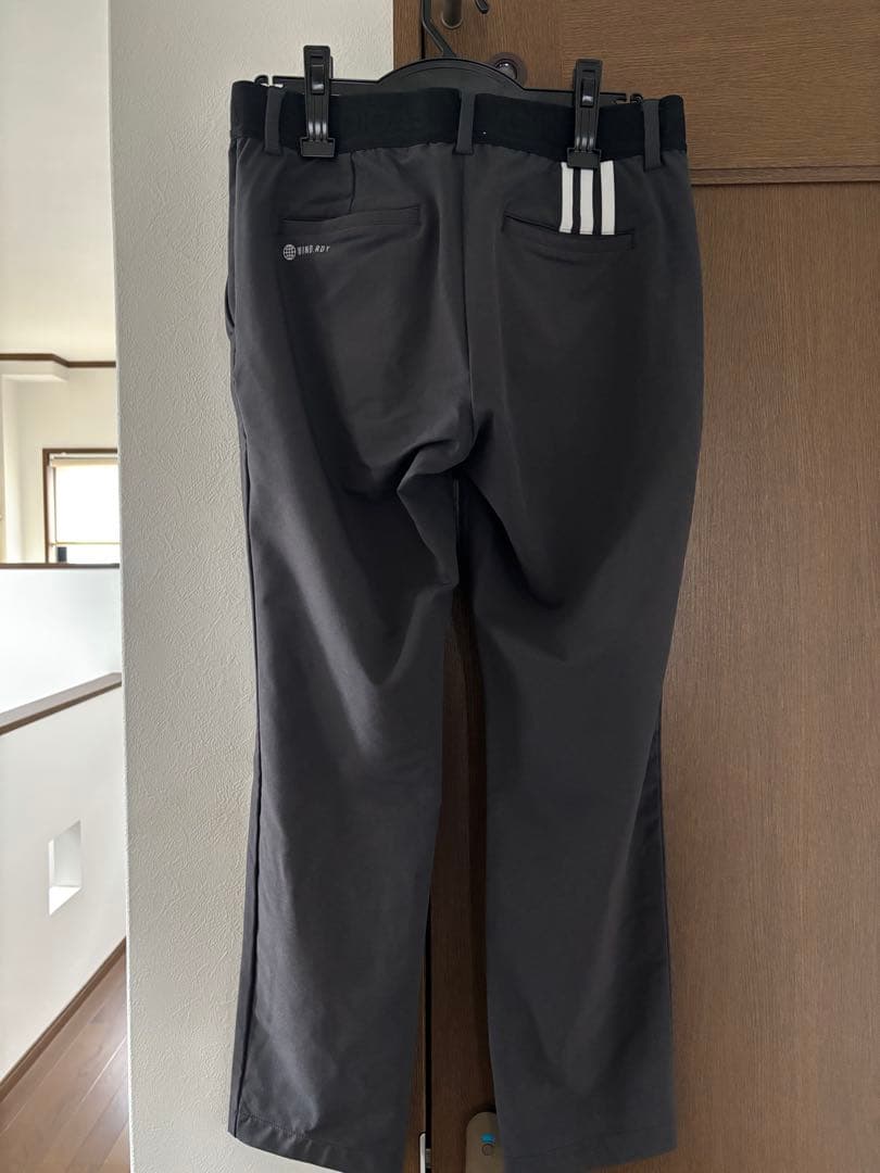adidas レディース ゴルフパンツ 黒に近いグレー
